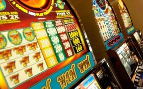 aya168 Slots နှင့် Live Casino ဂိမ်းများ